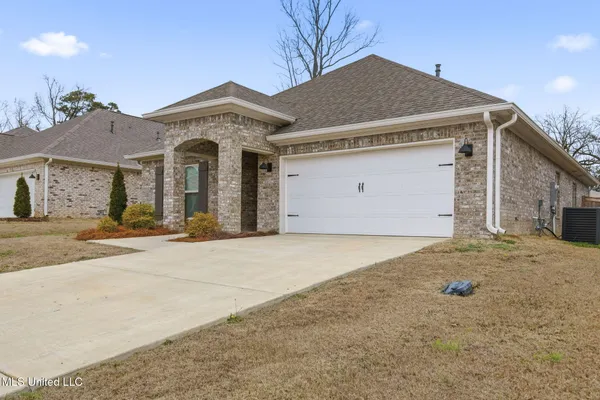 $315,000 | 213 Serenity Lk Drive, Pearl, MS 39208
