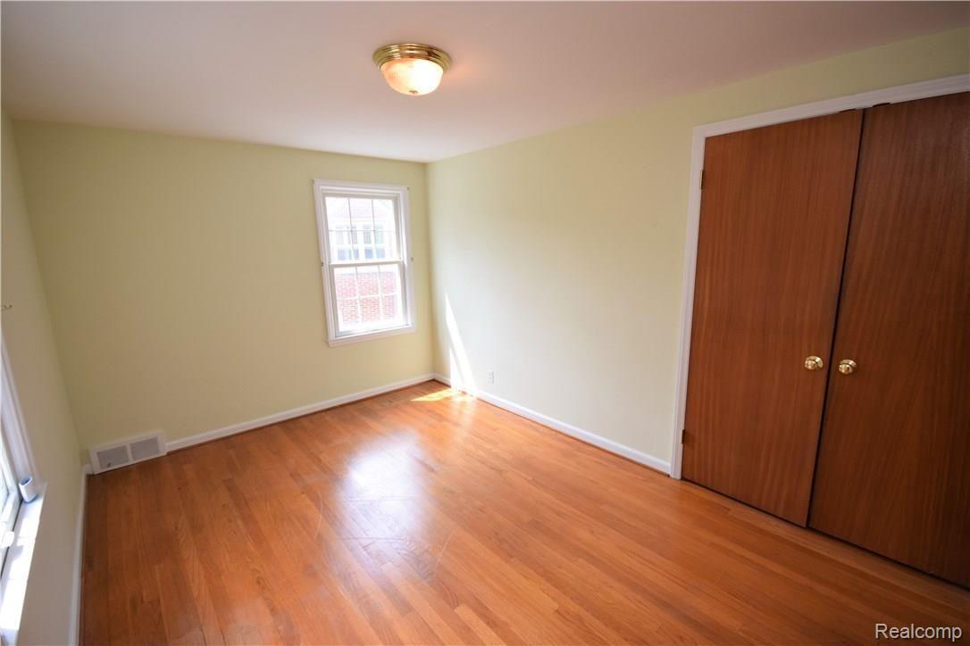 403 Roland Court Grosse Pointe, MI 48236 - Photo 13 of 22 roland pics mls.jpg