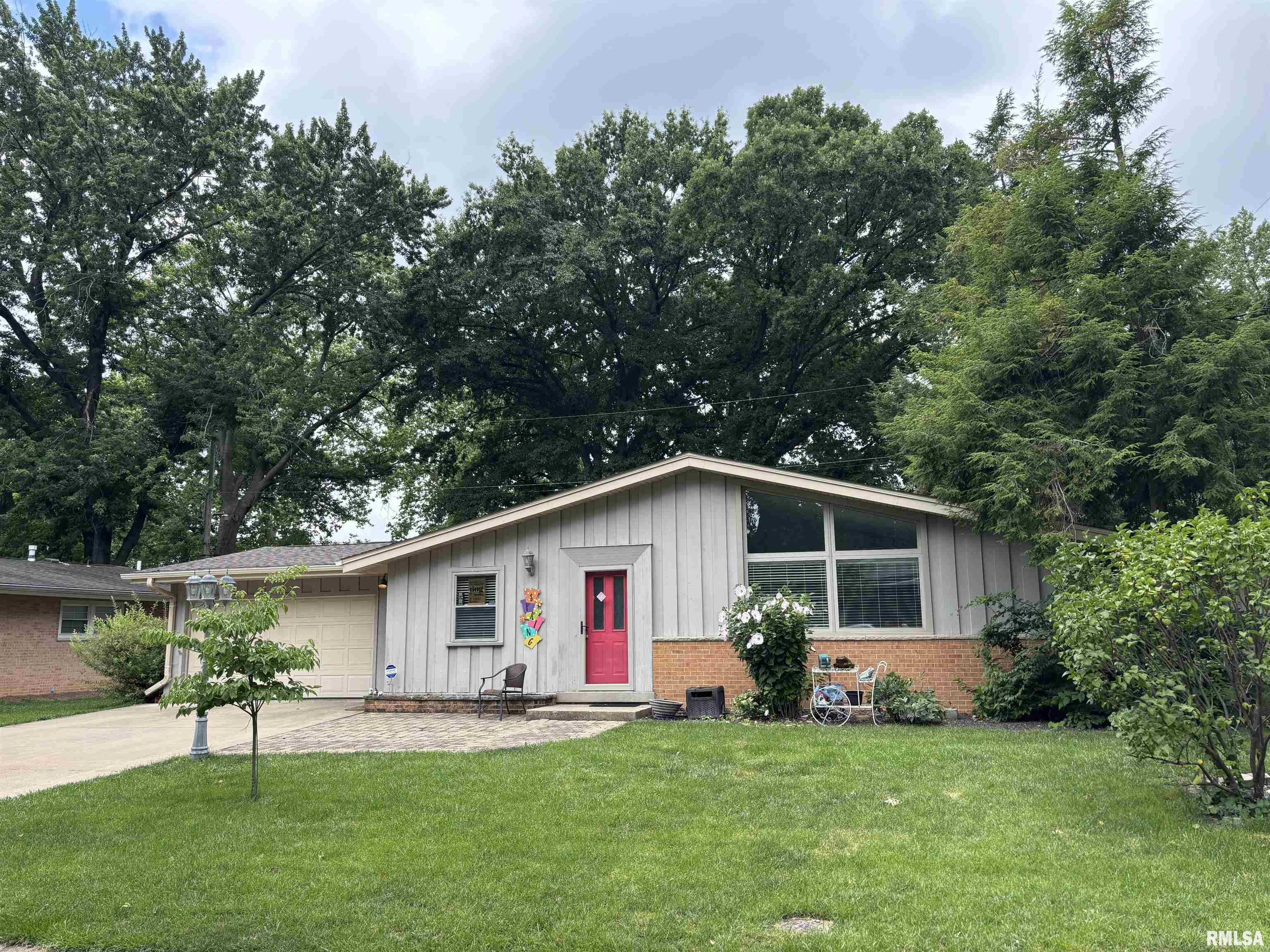 17 Lambert Lane Springfield, IL 62704 - Photo 1 of 10