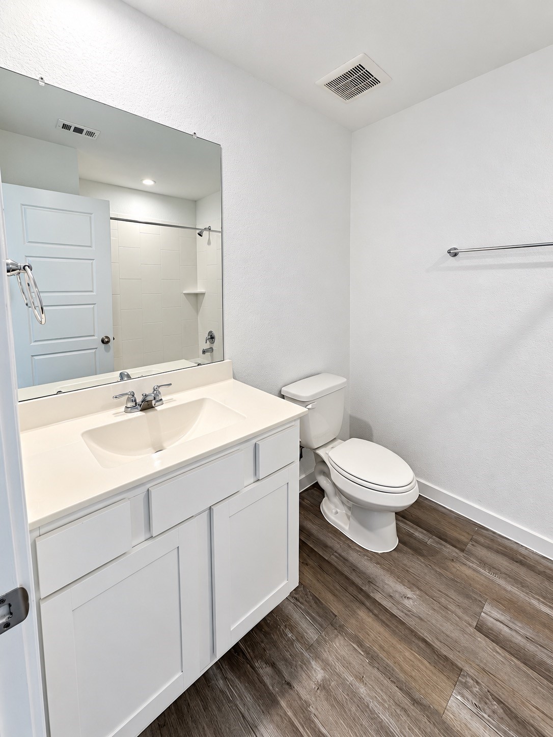 8707 Anacua Drive Rosharon, TX 77583 - Photo 14 of 22 Bathroom 1