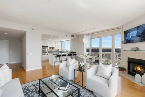 $800,000 | 1515 South Prairie Avenue, Unit 1306, Chicago, IL 60605