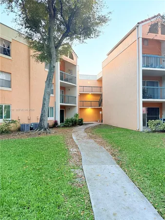 $2,000 | 6280 Northwest 186th Street, Unit 315, Hialeah, FL 33015