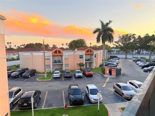 $2,000 | 6280 Northwest 186th Street, Unit 315, Hialeah, FL 33015