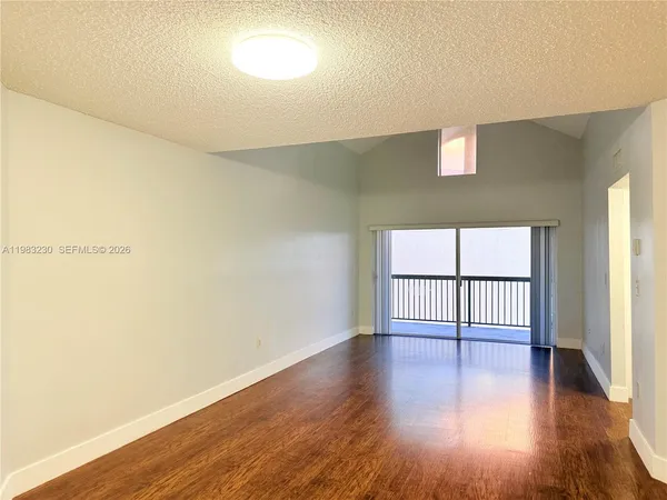 $2,000 | 6280 Northwest 186th Street, Unit 315, Hialeah, FL 33015