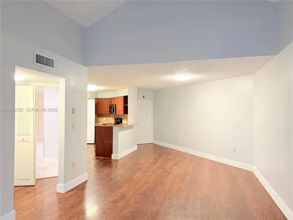 $2,000 | 6280 Northwest 186th Street, Unit 315, Hialeah, FL 33015