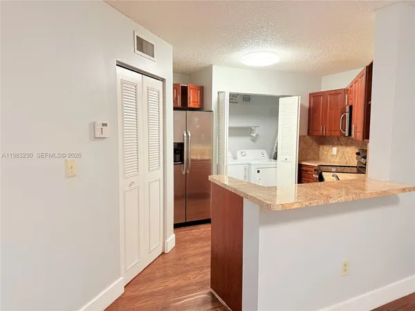 $2,000 | 6280 Northwest 186th Street, Unit 315, Hialeah, FL 33015