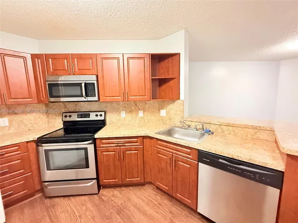 $2,000 | 6280 Northwest 186th Street, Unit 315, Hialeah, FL 33015