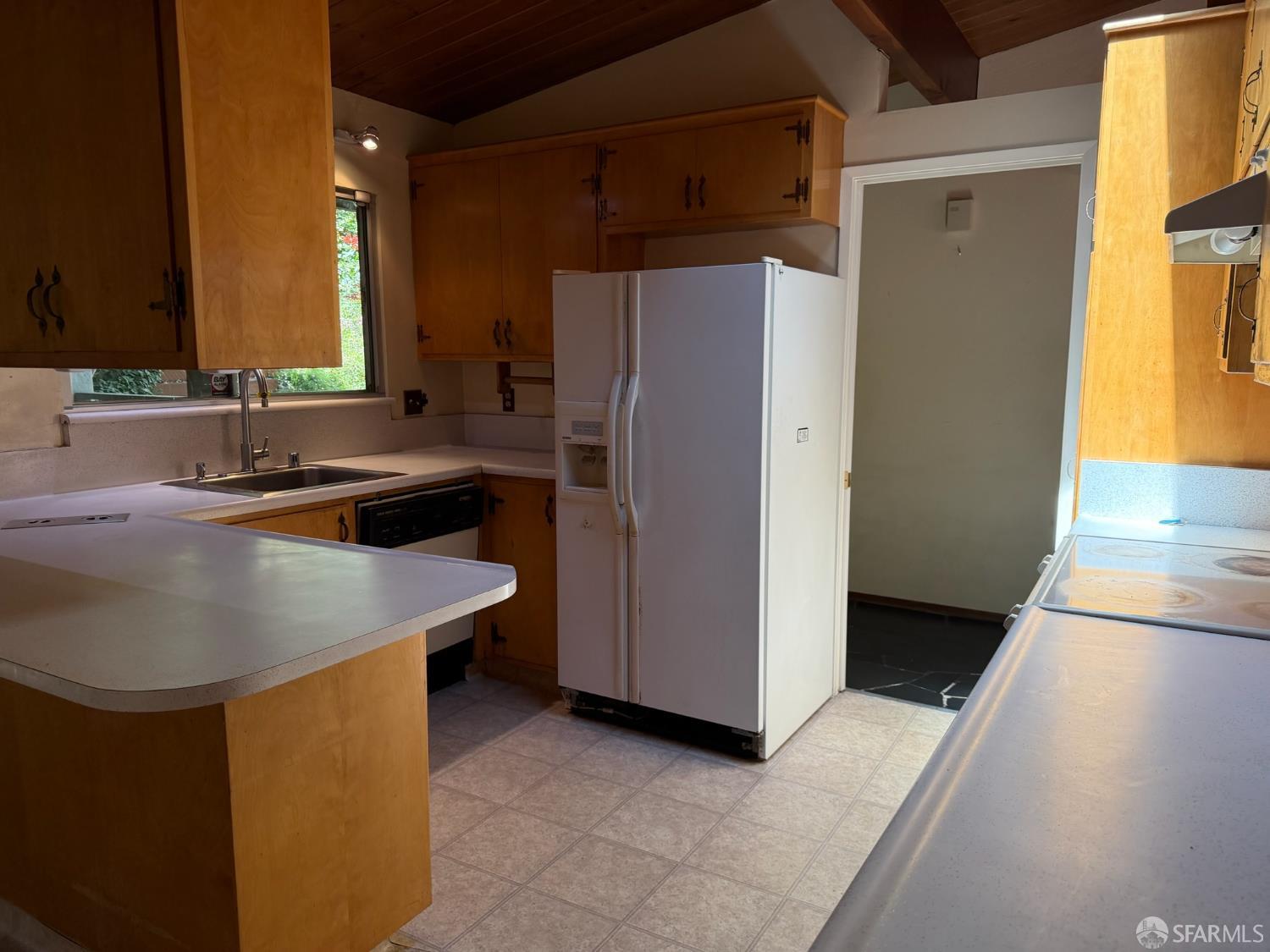 7101 Pinehaven Road Oakland, CA 94611 - Photo 19 of 45