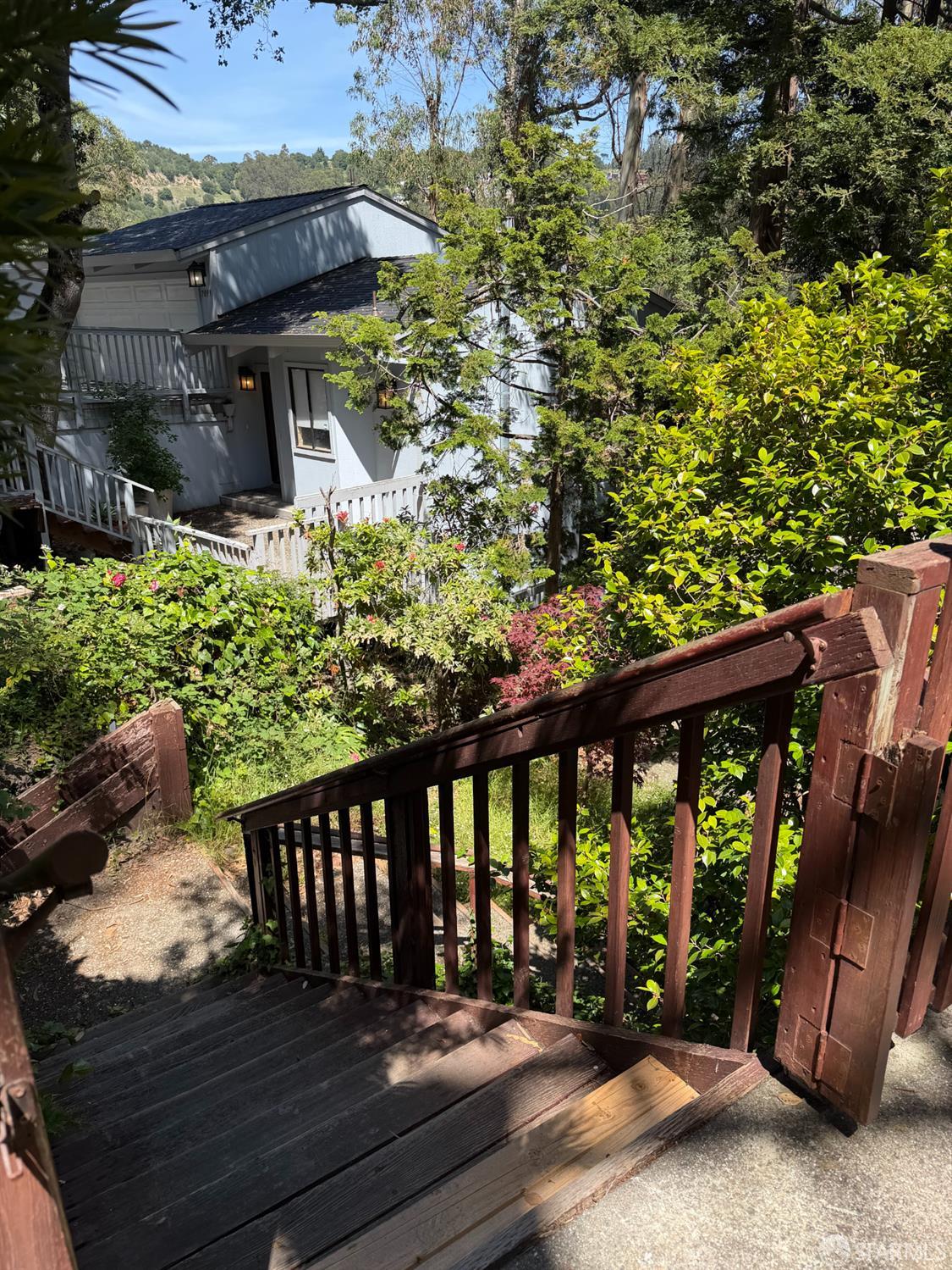 7101 Pinehaven Road Oakland, CA 94611 - Photo 5 of 45