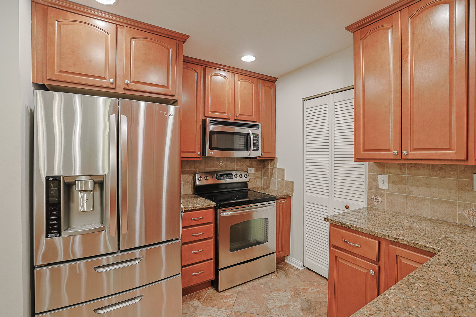 768 North Gary Avenue, Unit 103 Carol Stream, IL 60188 - Photo 3 of 24