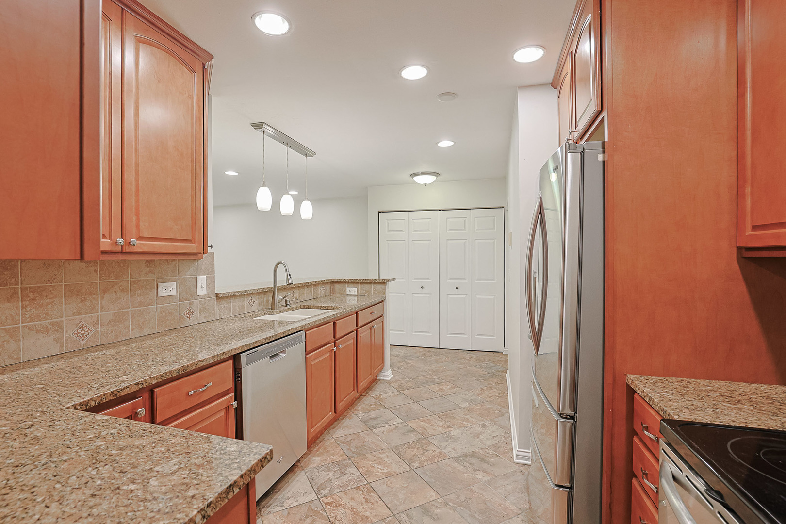 768 North Gary Avenue, Unit 103 Carol Stream, IL 60188 - Photo 4 of 24