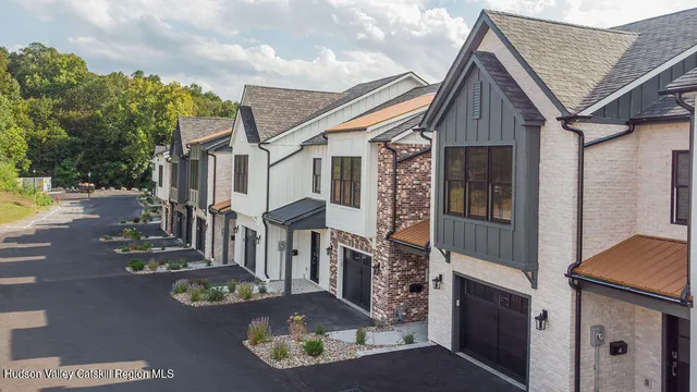 $1,000,000 | 16 Icehouse Drive, Saugerties, NY 12477