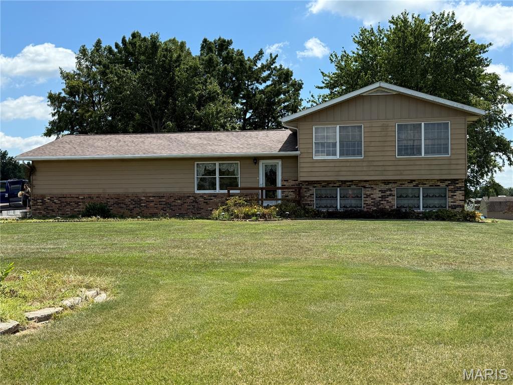 106 Johnson Lane Raymond, IL 62560 - Photo 3 of 24