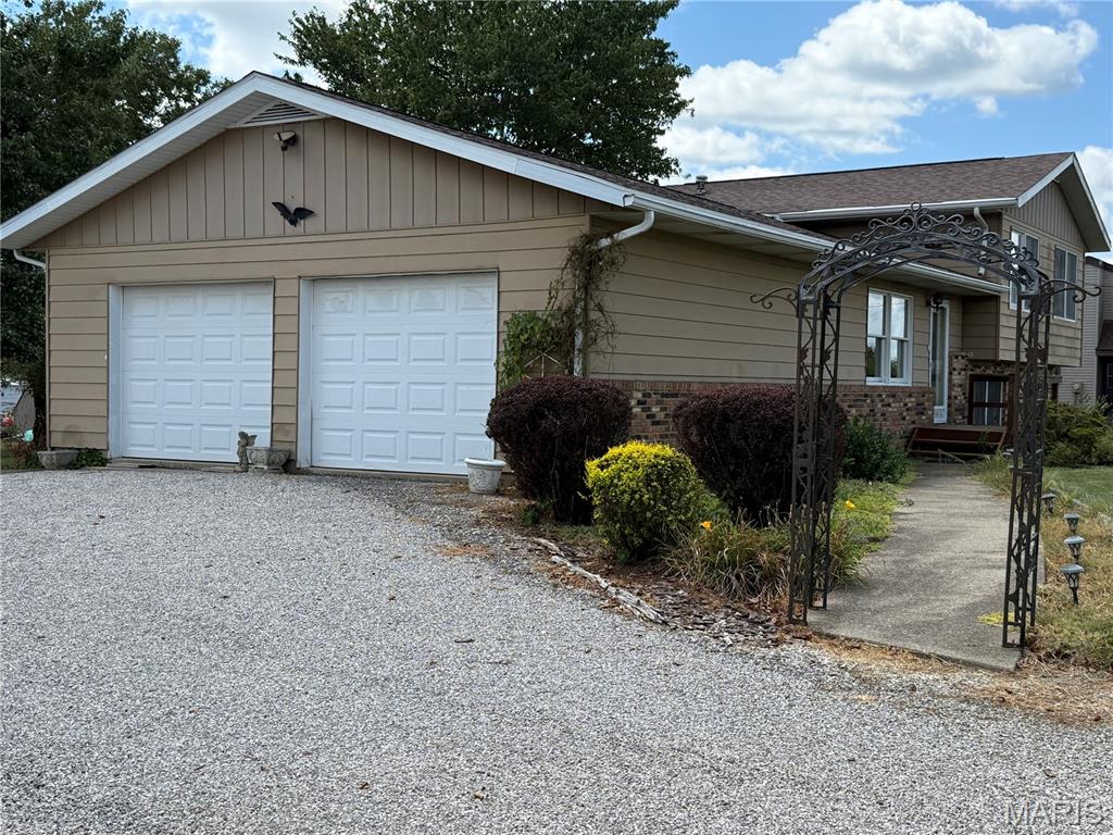 106 Johnson Lane Raymond, IL 62560 - Photo 4 of 24