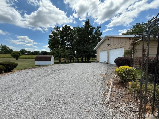 $120,000 | 106 Johnson Lane, Raymond, IL 62560