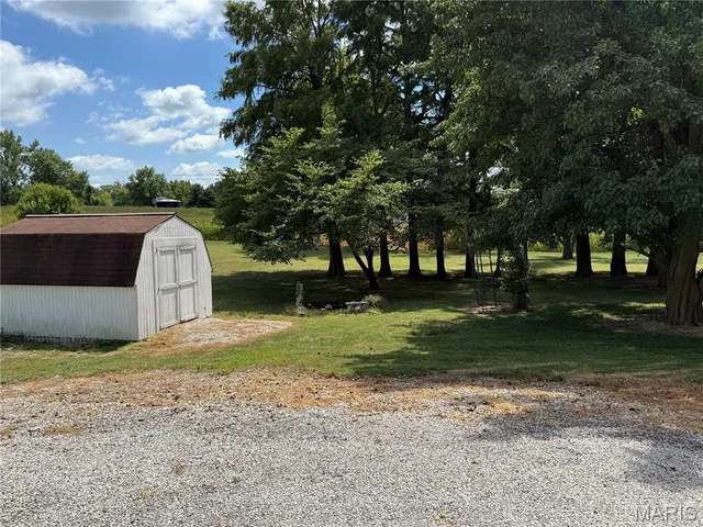 $120,000 | 106 Johnson Lane, Raymond, IL 62560