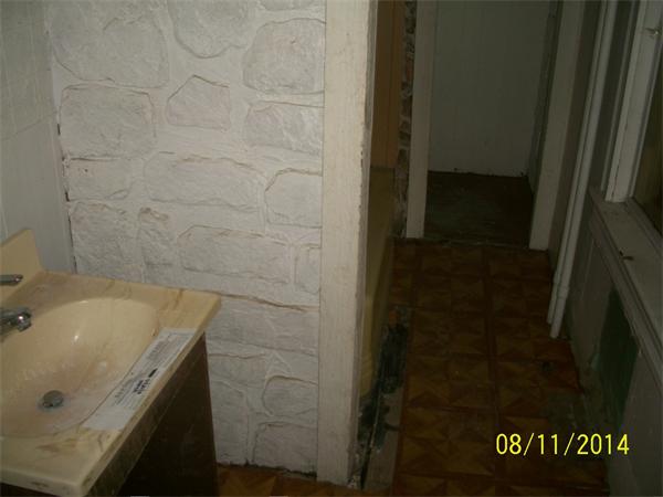 527 Division Street Fall River, MA 02721 - Photo 26 of 30 a bathroom with a bathtub
