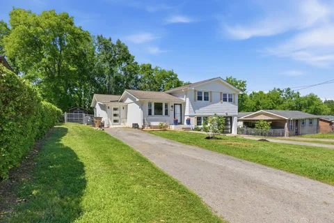 $449,900 | 3060 Buenaview Boulevard, Nashville, TN 37218
