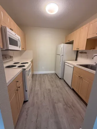 $1,700 | 760 Southeast 2nd Avenue, Unit D112, Deerfield Beach, FL 33441