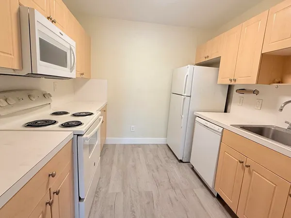 $1,700 | 760 Southeast 2nd Avenue, Unit D112, Deerfield Beach, FL 33441
