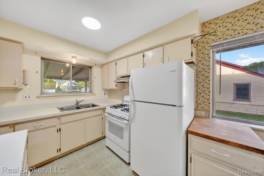 29630 Joy Road Livonia, MI 48150 - Photo 17 of 55 Gallery Image 17