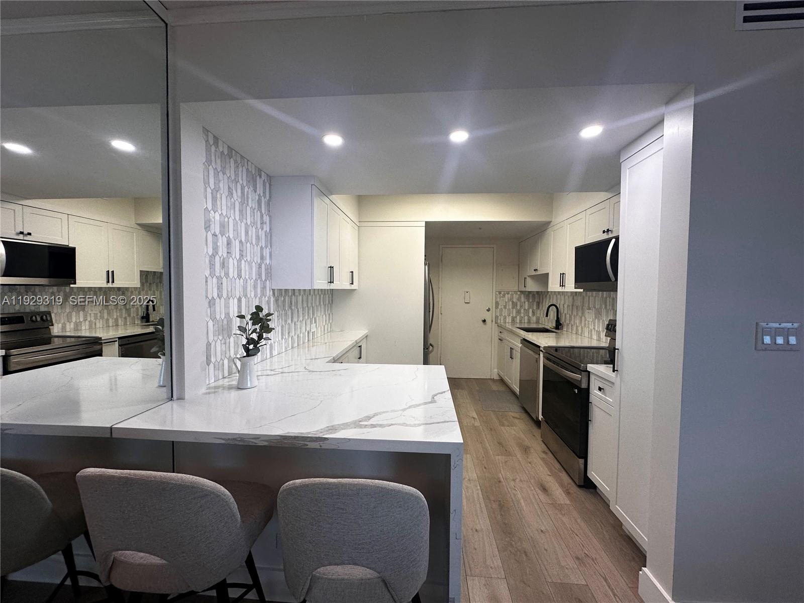 5055 Collins Avenue, Unit 10F Miami Beach, FL 33140 - Photo 2 of 24