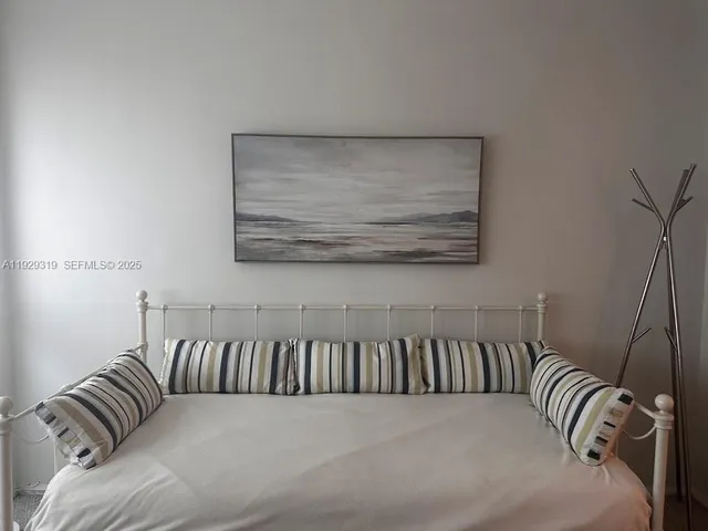 $3,250 | 5055 Collins Avenue, Unit 10F, Miami Beach, FL 33140