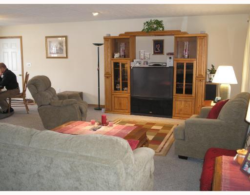 2458 Shrine Road Springfield, OH 45502 - Photo 3 of 12