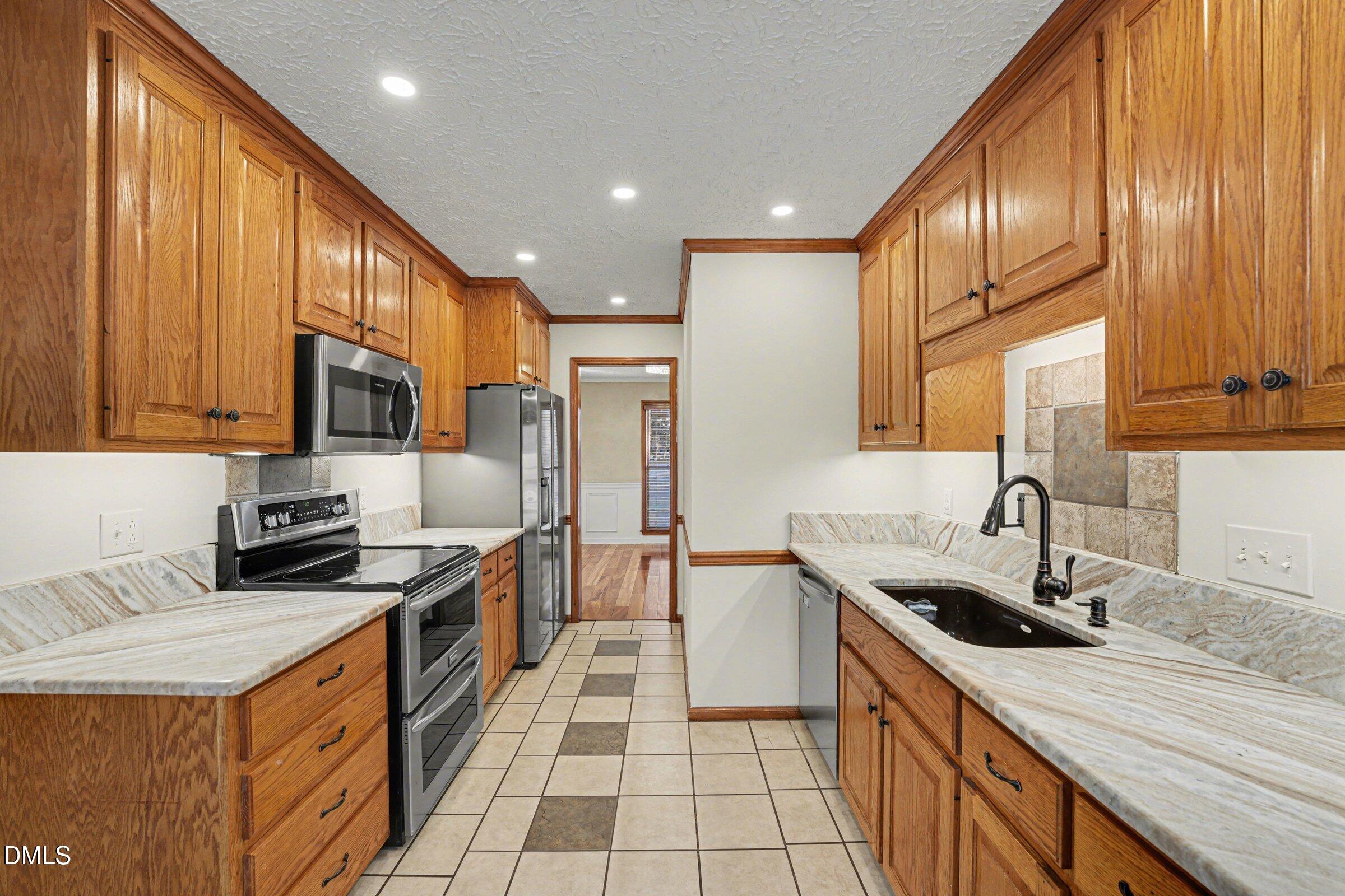 7613 Trappers Road Fayetteville, NC 28311 - Photo 6 of 40 011_file_2629