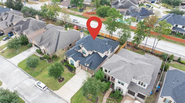 $819,000 | 121 Silverstone Lane, Shenandoah, TX 77384