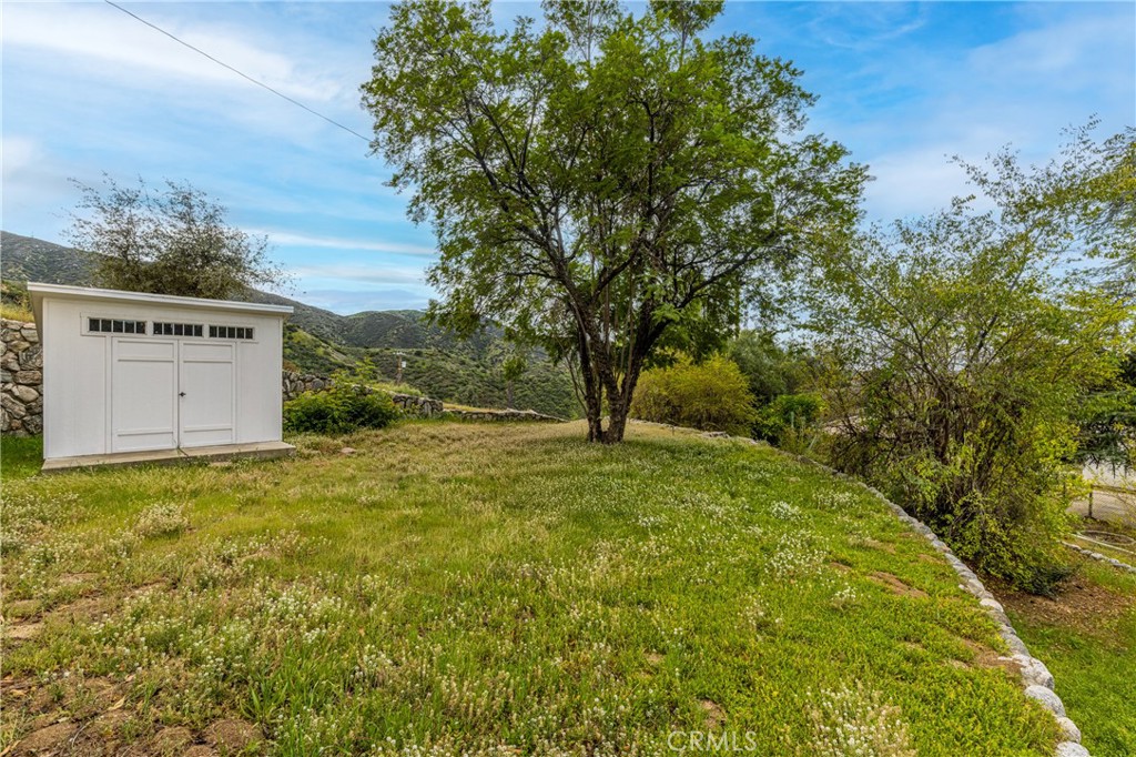 7444 Tranquil Drive Tujunga, CA 91042 - Photo 25 of 34 a view of a backyard