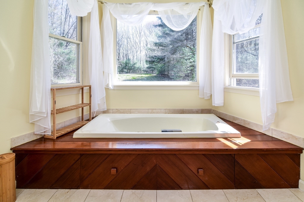 128 Upton Road Westborough, MA 01581 - Photo 16 of 23