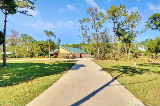 $949,900 | 10941 Southwest Hawkview Circle, Stuart, FL 34997
