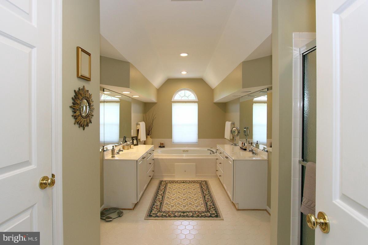 6721 Catskill Road Lorton, VA 22079 - Photo 13 of 22 Bath (Master)