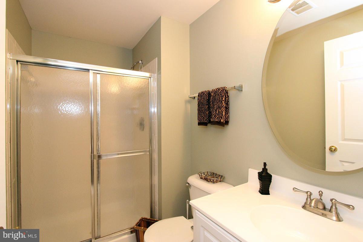 6721 Catskill Road Lorton, VA 22079 - Photo 15 of 22 Bath