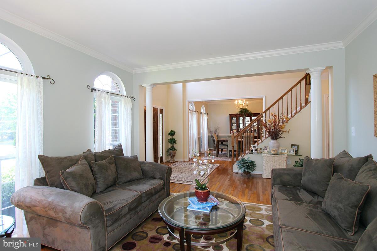 6721 Catskill Road Lorton, VA 22079 - Photo 5 of 22 Living Room