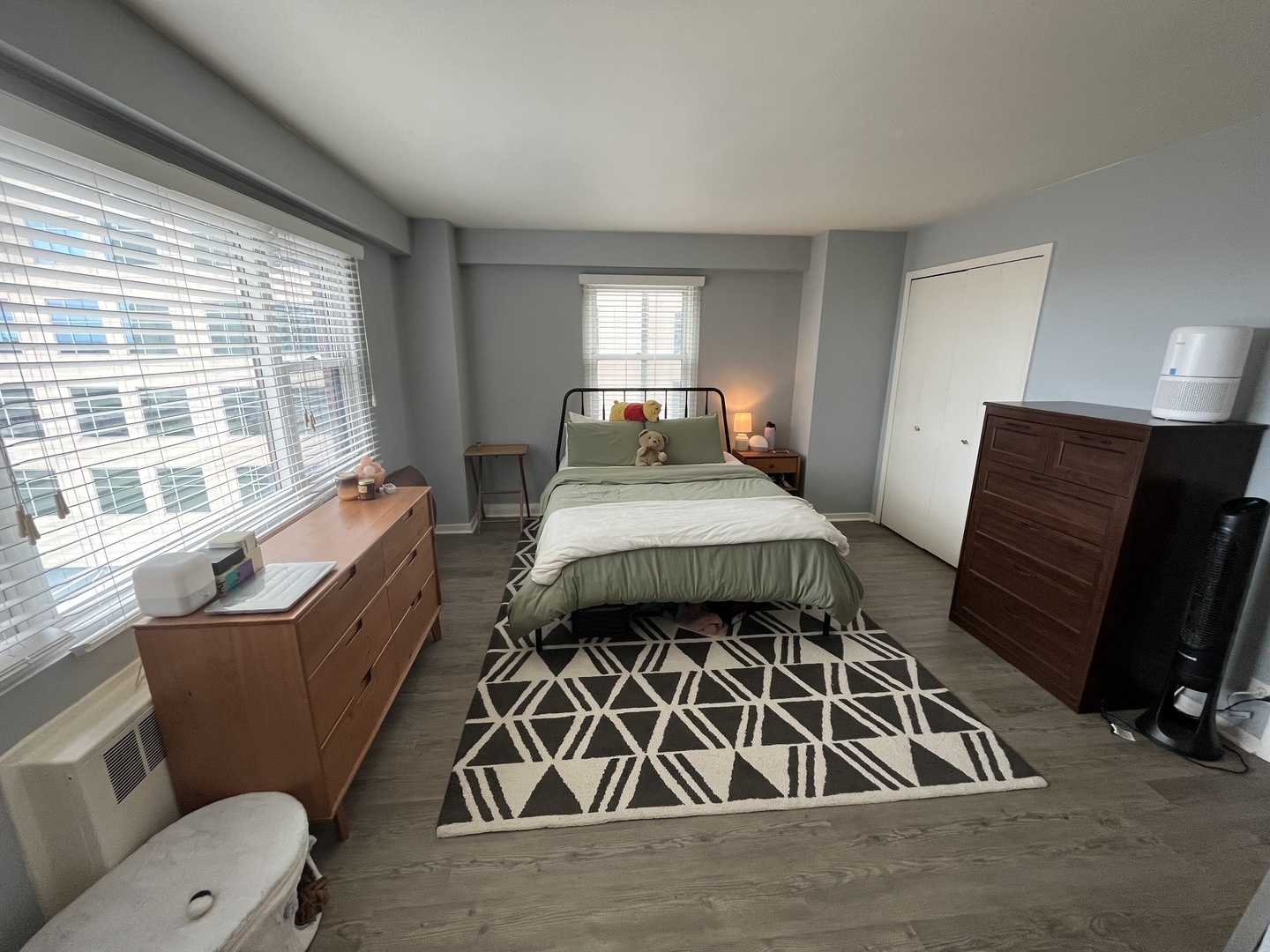 2909 North Sheridan Road, Unit 809 Chicago, IL 60657 - Photo 5 of 16 a bed room with a bed and a couch