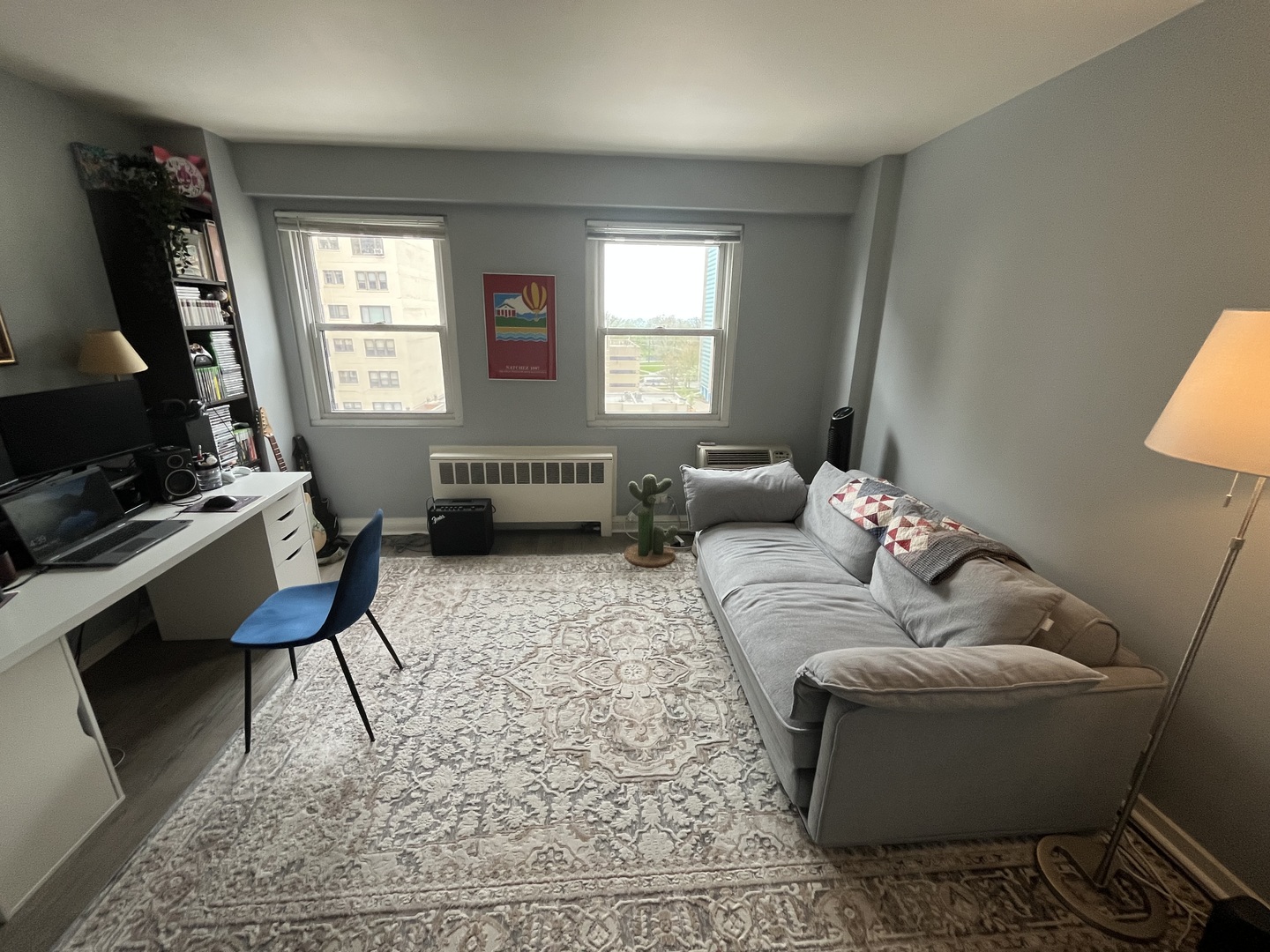 2909 North Sheridan Road, Unit 809 Chicago, IL 60657 - Photo 10 of 16 a living room with furniture and a window