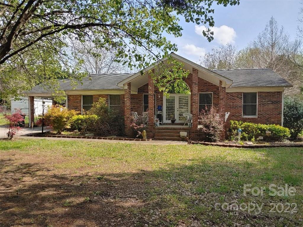 4016 Puetts Chapel Road Dallas, NC 28034 - Photo 3 of 22 a front view of a house with garden