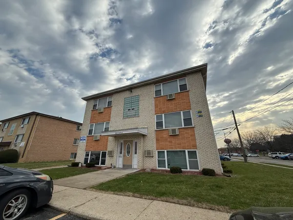 $1,450 | 9595 Maple Drive, Unit 2N, Rosemont, IL 60018
