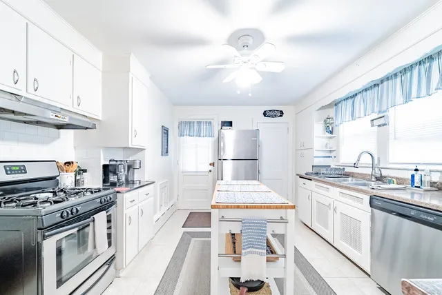 $3,700 | 40 Orchard Place, Unit 1, Greenwich, CT 06830