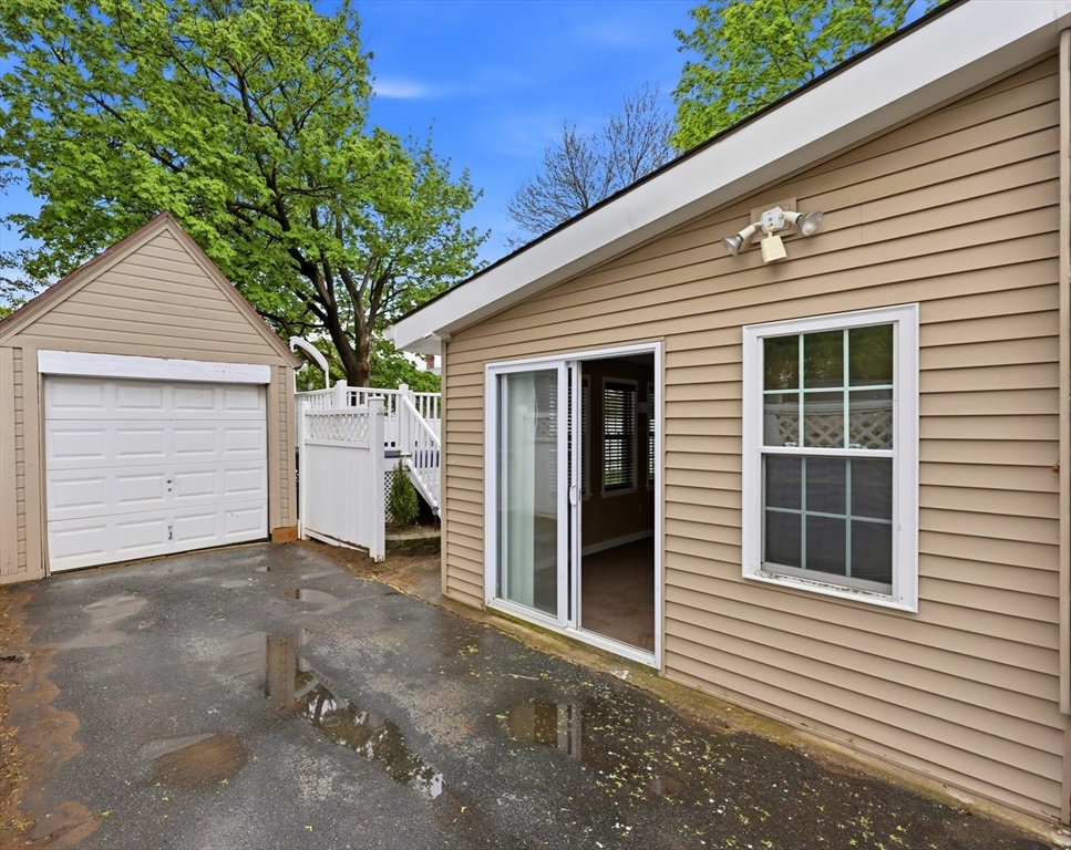 77 Fresno Street Springfield, MA 01104 - Photo 31 of 32