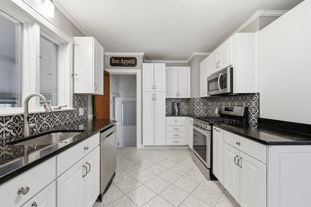 77 Fresno Street Springfield, MA 01104 - Photo 5 of 32