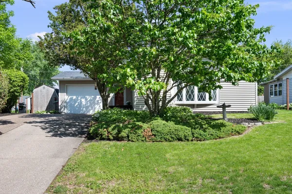$279,900 | 1511 Parklane Drive, Bettendorf, IA 52722