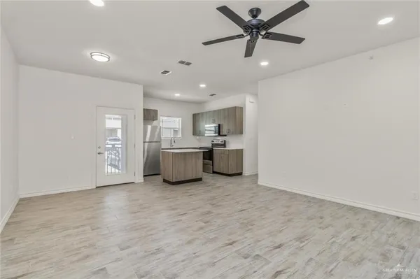 $950 | 900 East Redbud Avenue, Unit 16B5, McAllen, TX 78504