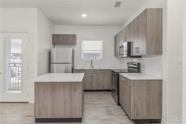 $950 | 900 East Redbud Avenue, Unit 16B5, McAllen, TX 78504