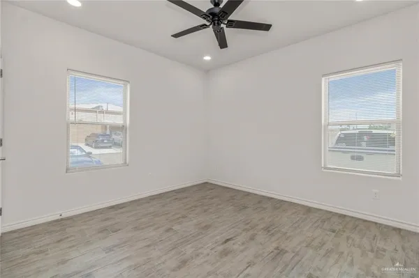 $950 | 900 East Redbud Avenue, Unit 16B5, McAllen, TX 78504