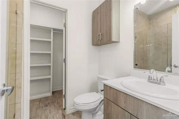 $950 | 900 East Redbud Avenue, Unit 16B5, McAllen, TX 78504