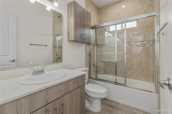 $950 | 900 East Redbud Avenue, Unit 16B5, McAllen, TX 78504