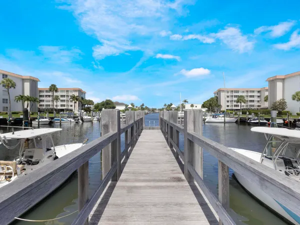 $2,600 | 911 Gardenia Drive, Unit 150, Delray Beach, FL 33483